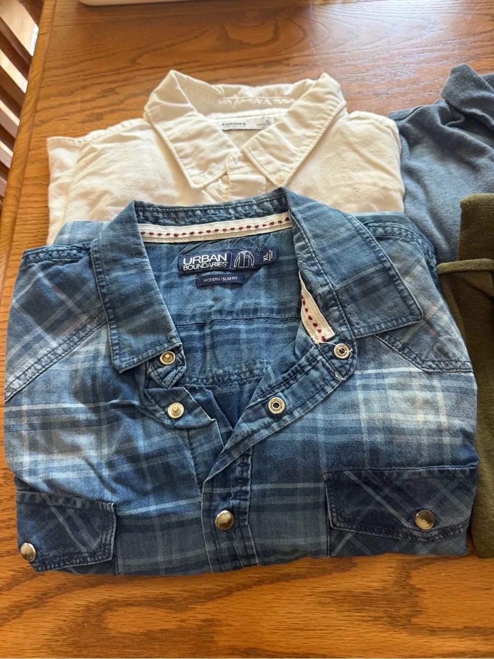 Men’s shirt Bundle XL brands include Banana Republic Urban Boundaries & Pipeline